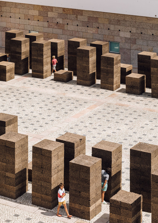 废旧 Cork Agglomerate 打造户外影院 · 葡萄牙 Belem Cultural Centre 纪念项目-9