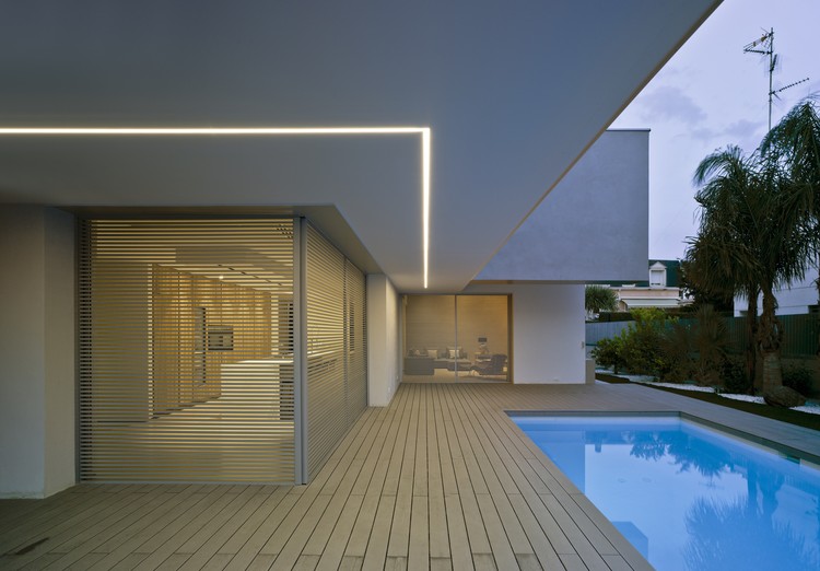 极简雕塑家居 | ZüV 别墅的豪华材料与设计-55