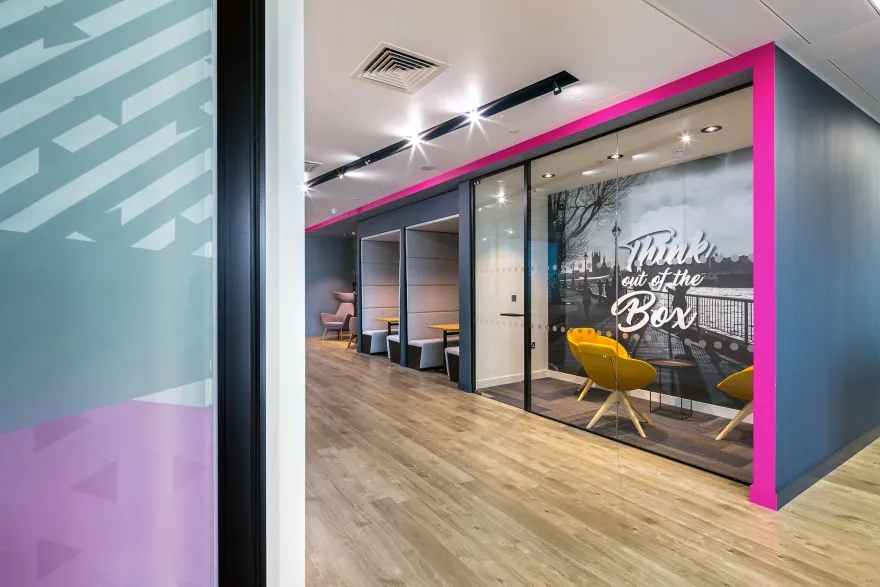 全球 70 个办公室的统一设计风格-27