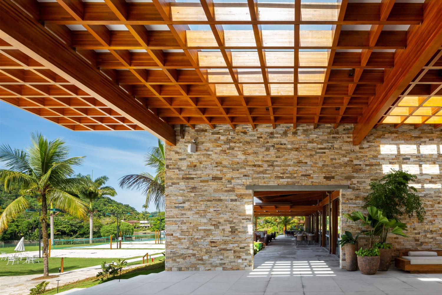 巴西 Laranjeiras 住宅社交区 | 木质与混凝土的和谐共舞-6