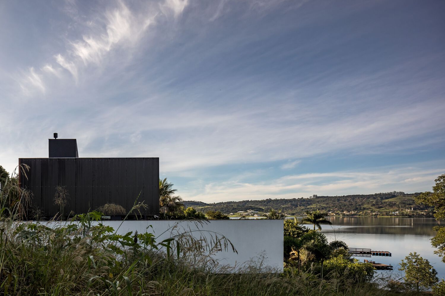 伊瓜苏河畔的绿色住宅-31