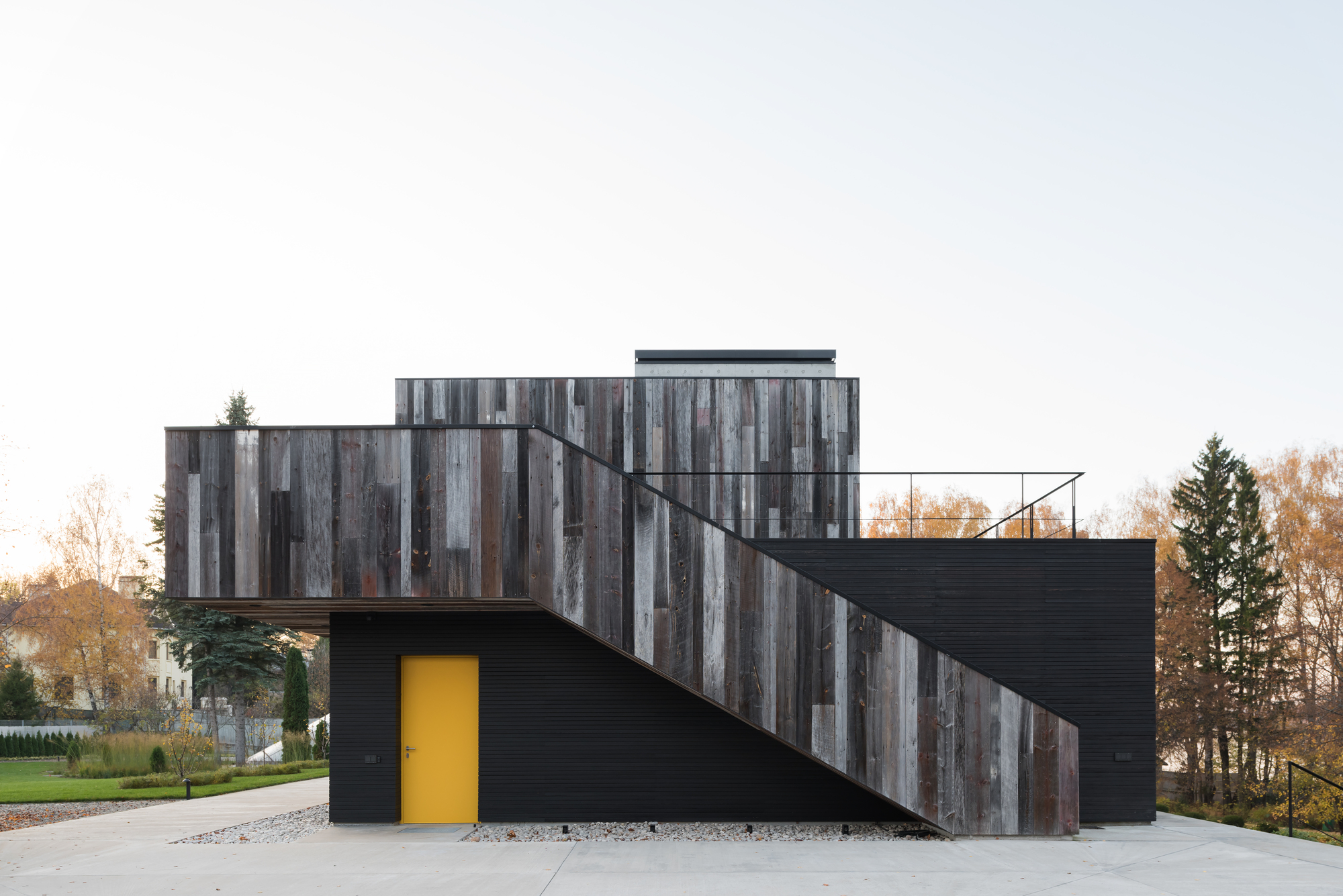 水库边的乡村别墅-16