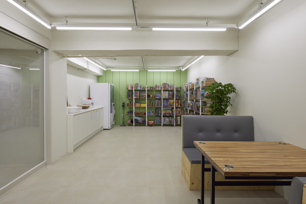 25 平米极简游戏咖啡厅设计-3