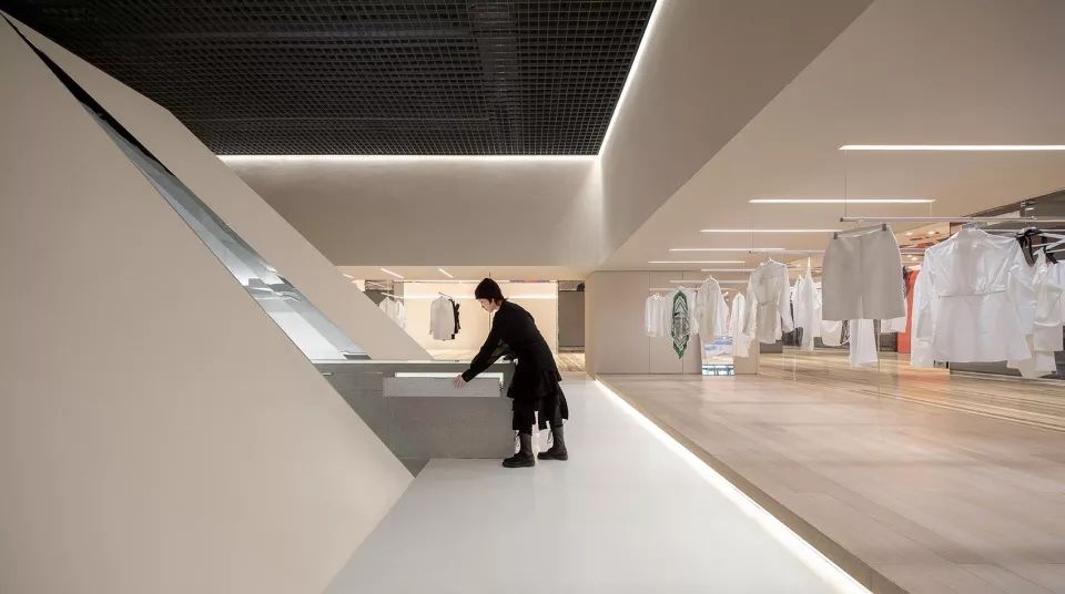 SND买手店,中轴线的布局、教堂式的建筑形制、中心点的“里程碑”-8