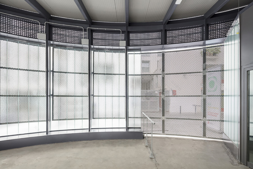 巴塞罗那临时绿色回收点 | 轻巧透明,融入街景-23