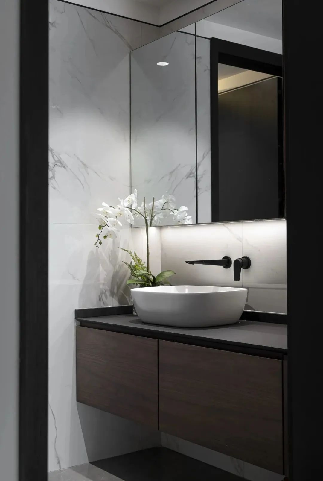 红与黑的碰撞 · 合肥万科时代之光住宅设计丨中国合肥丨黑白灰空间设计-51