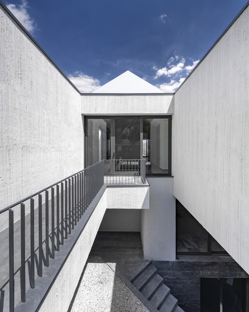 梦幻与逻辑的碰撞 · 山间别墅建筑设计丨Saeid Khan-23