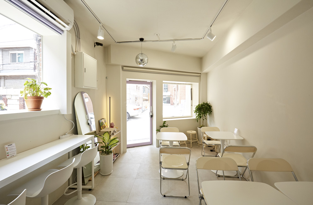 简约白色咖啡厅 | 8 平米的小空间，大设计-7