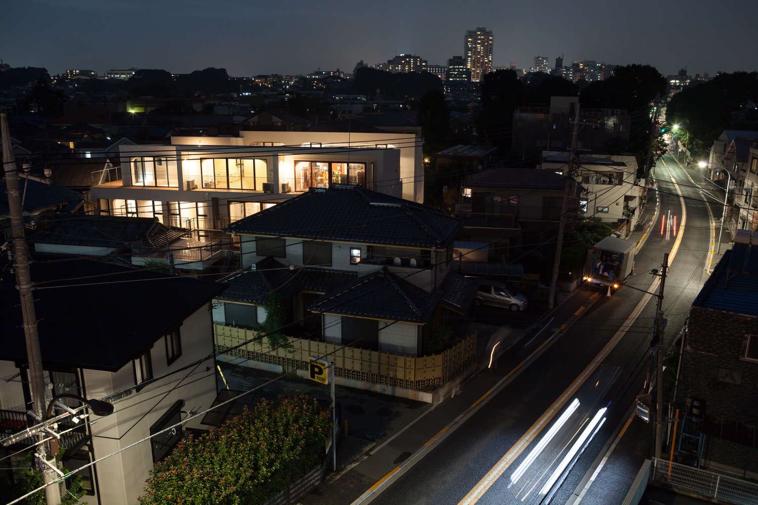 东京合作屋·绿色庭院中的现代住宅-0