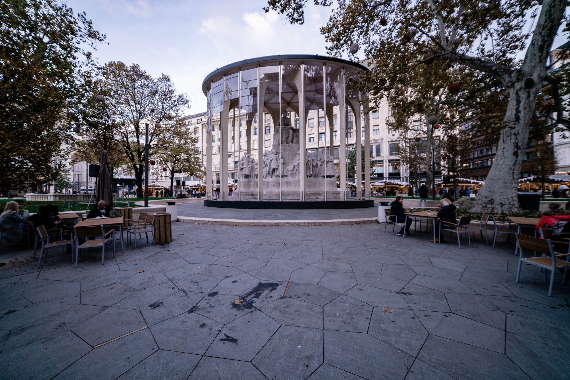 Art Shield Statue Conservation Pavilion / Hello Wood-23