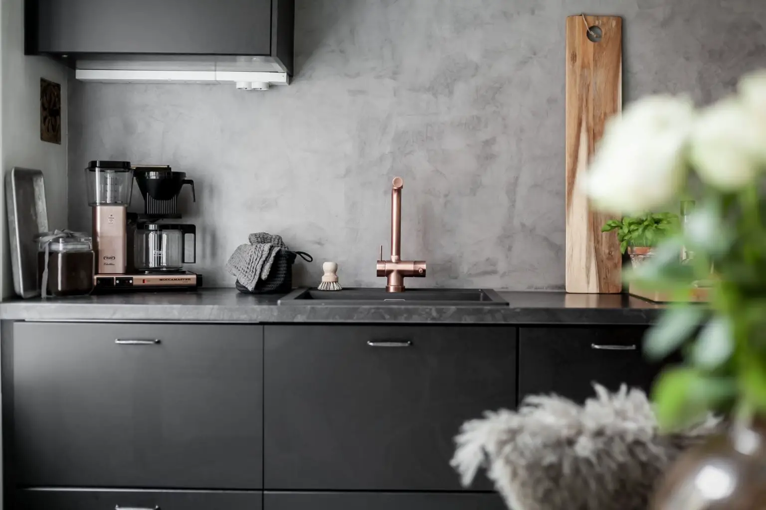 44 平米瑞典公寓玩转玻璃隔断与色彩-7