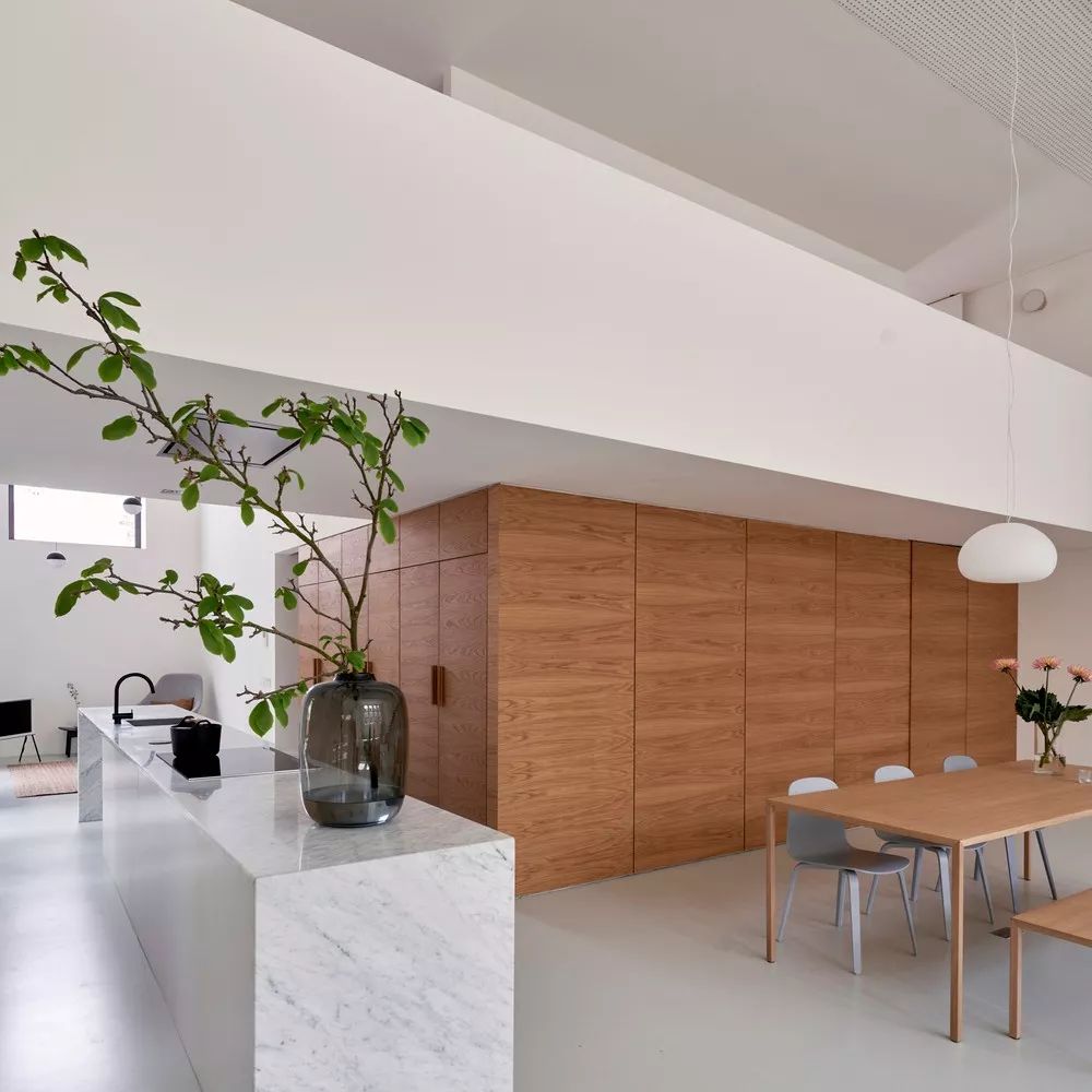 悬浮楼梯+吸引天花，给人最纯净感受的 LOFT 设计-26