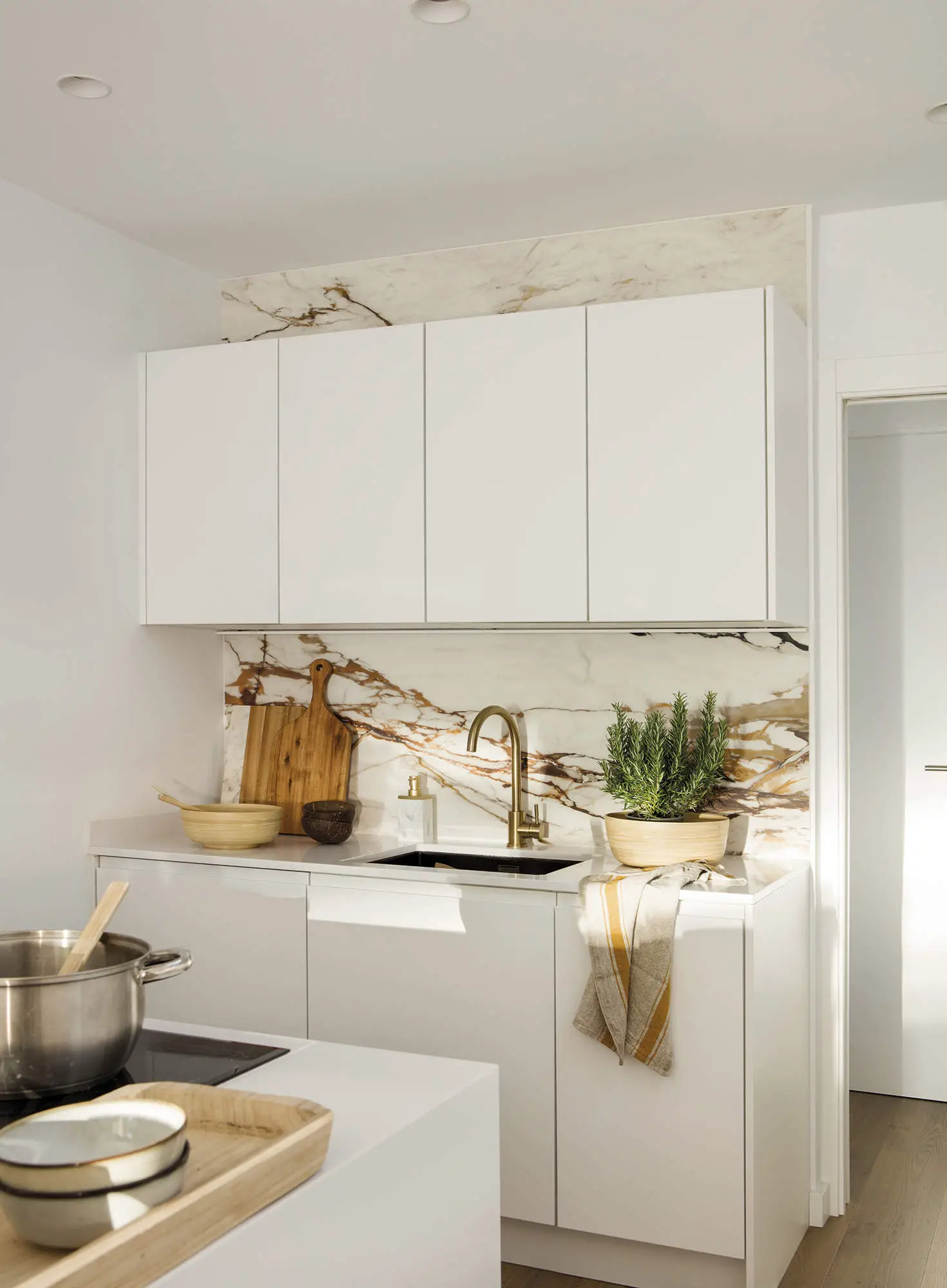 巴塞罗那 60m2 小户型翻新,设计师打造惊艳错层空间-6