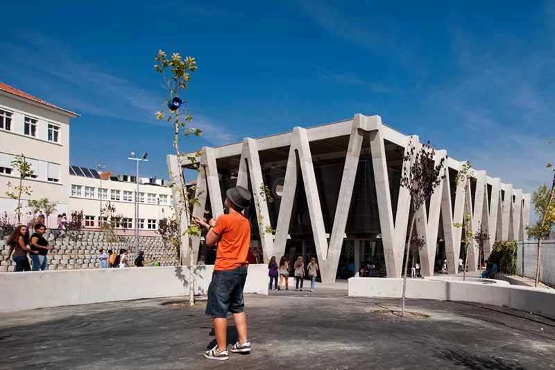 葡萄牙 Emídio Navarro 中学现代改造，室内设计焕新-25