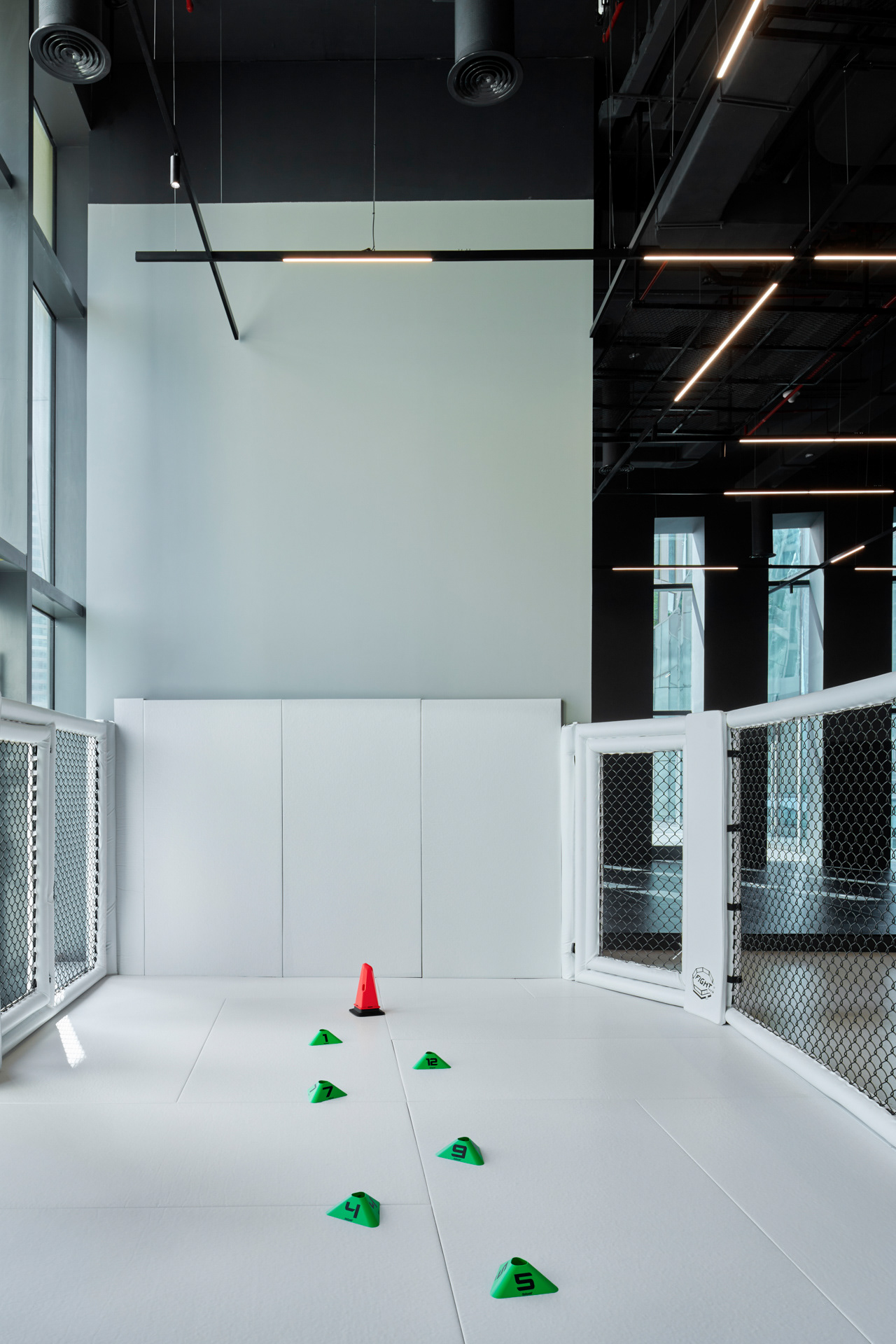 GYMNASIUM 运动中心，健身房丨阿联酋迪拜丨Egor Bogomolov-38