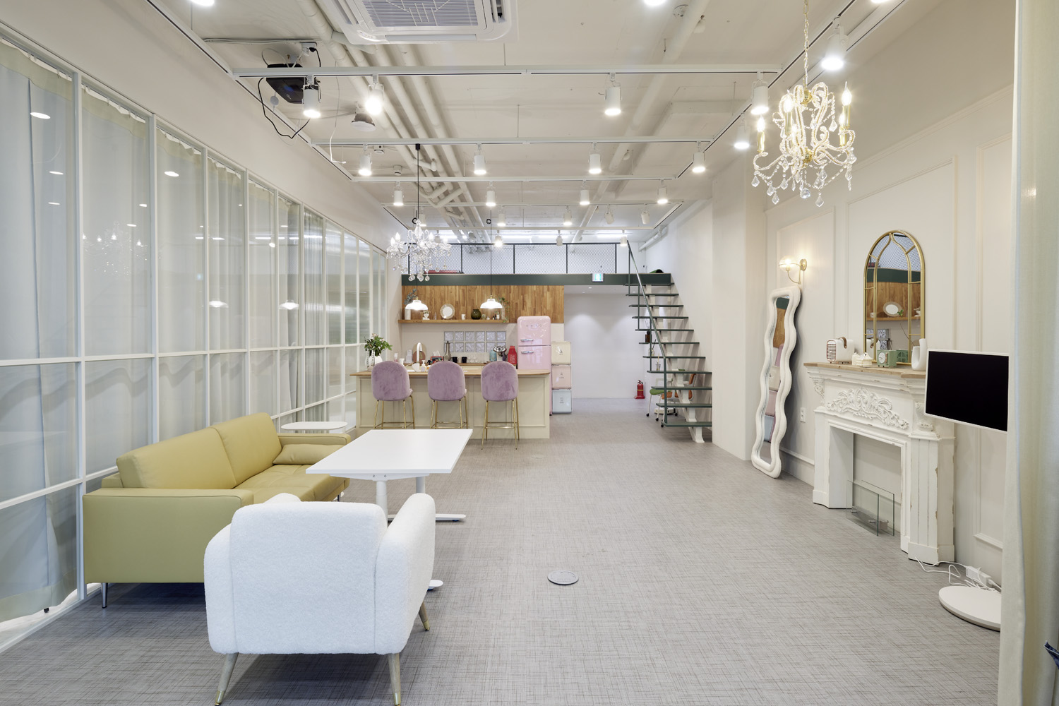 白色时尚，37 平米知识产业中心-2