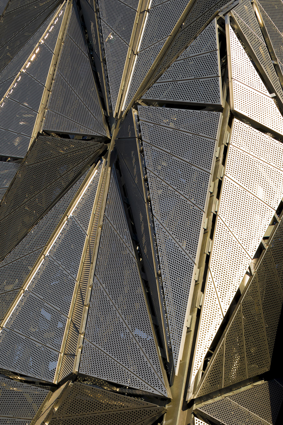 “光之斗篷” － 格林威治半岛低碳能源中心 / C. F. Møller Architects-35