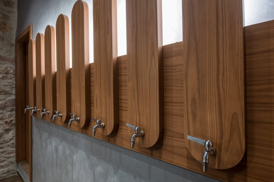 LAZONIKOS CHEESE SHOP 奶酪店设计丨希腊-7