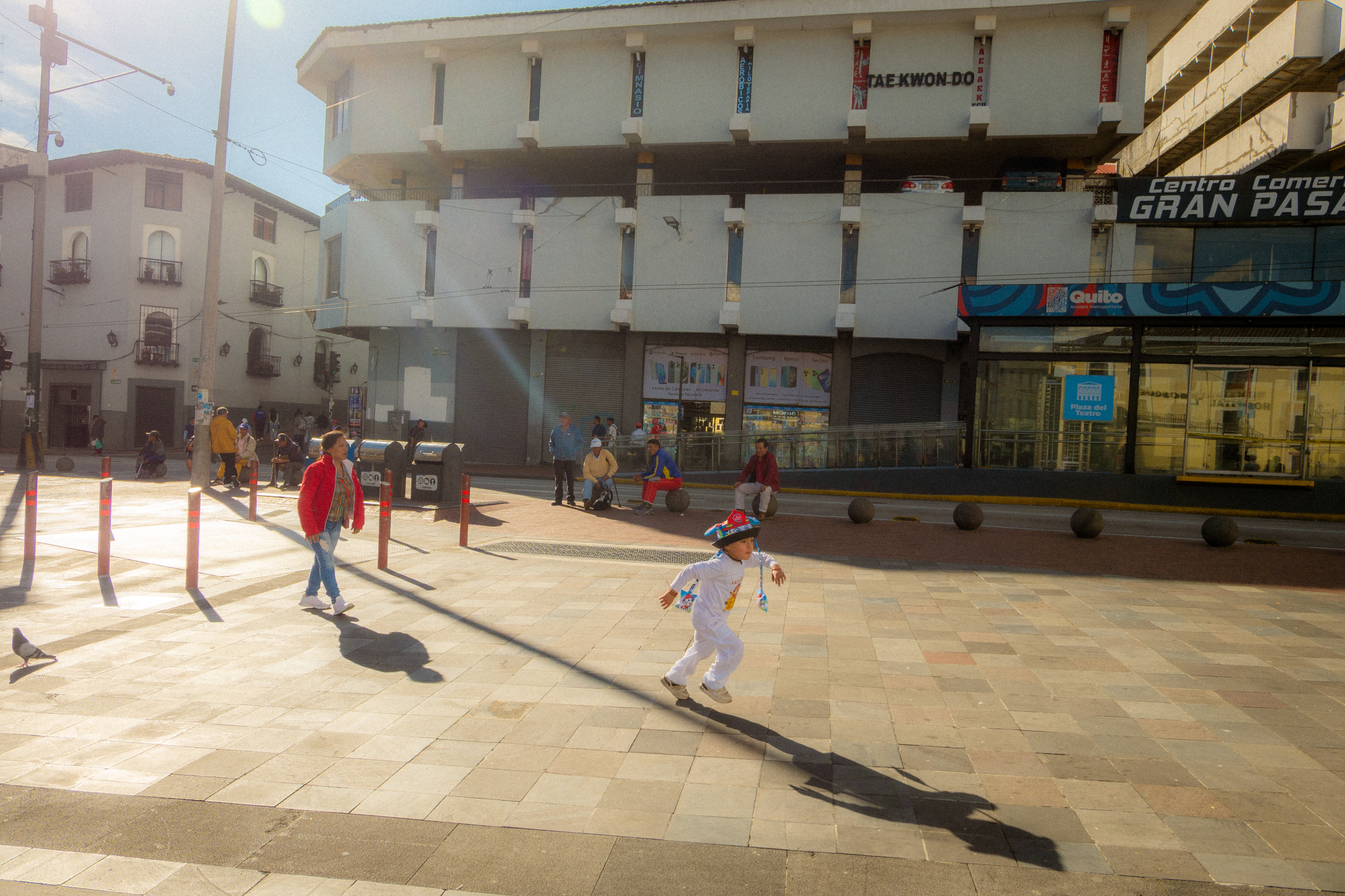 Caminata solitaria por el centro histórico de Quito-14