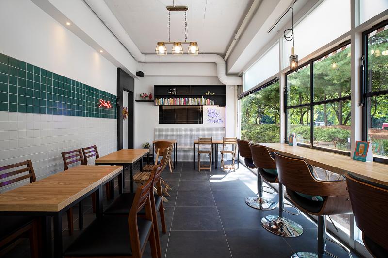 简约北欧风，12 平米咖啡厅打造温馨小窝-2