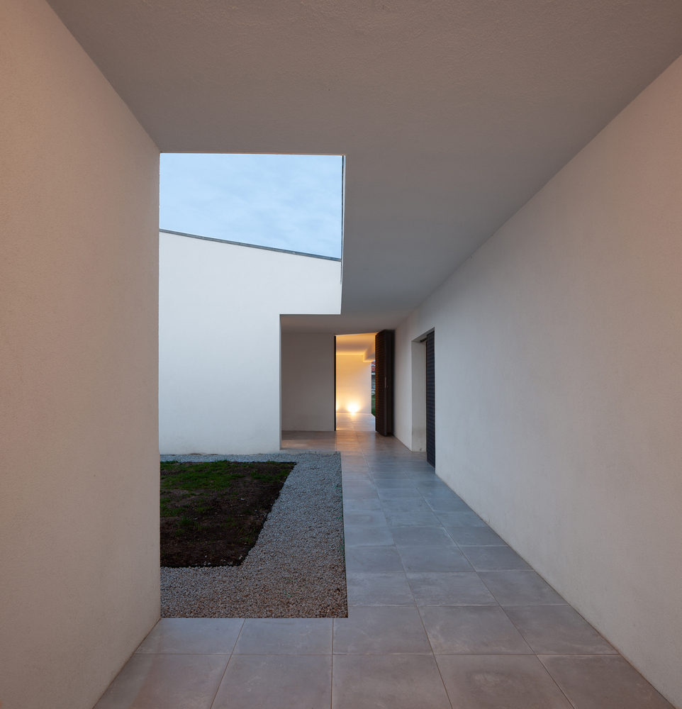 层叠错落的多功能乡村建筑-25