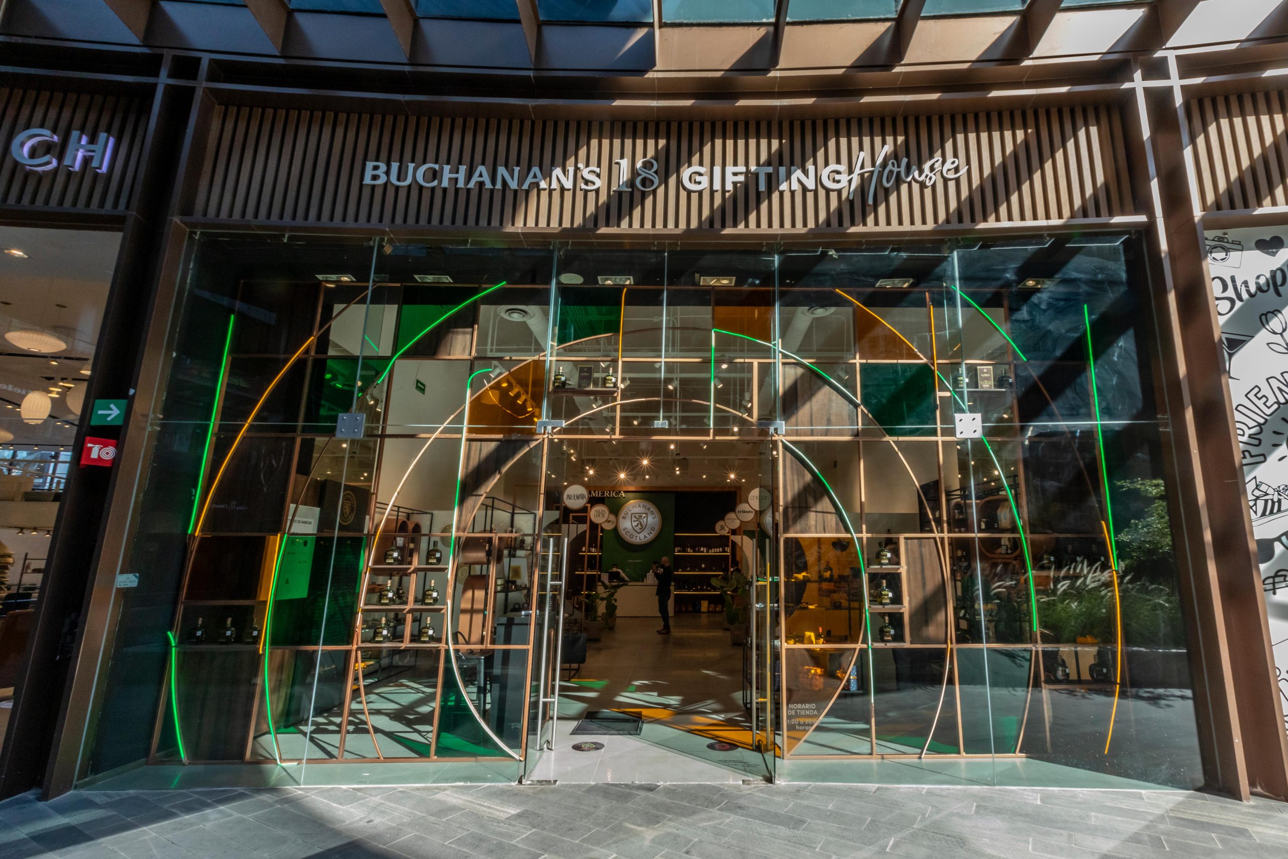 墨西哥设计盛宴 | Buchanan’s 18 在 Guadalajara 的“The gift of being present”展览-3