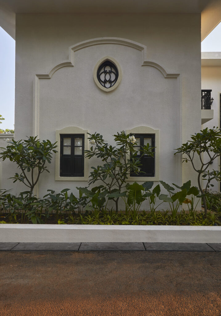 鸡蛋花庄园

注：Frangipani常见指鸡蛋花 ，Estate有庄园、地产等意思，结合语境这里翻译为鸡蛋花庄园较为合适 丨FADD Studio-10