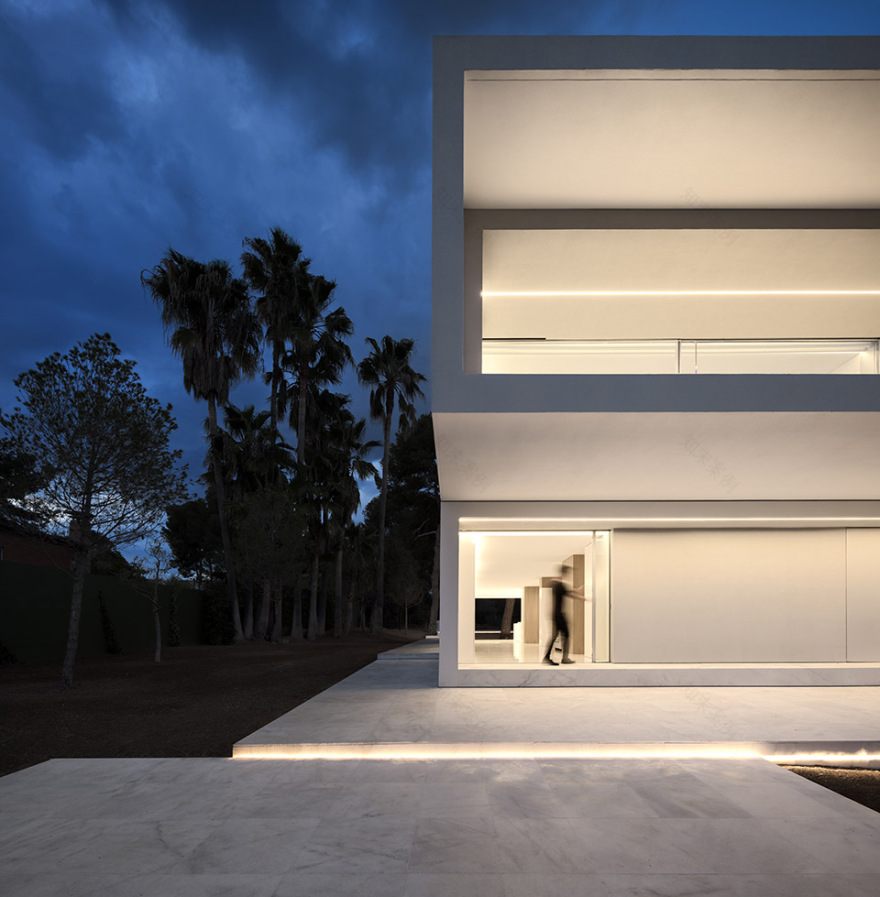 松树林之间的住宅,西班牙 / Fran Silvestre Arquitectos-18