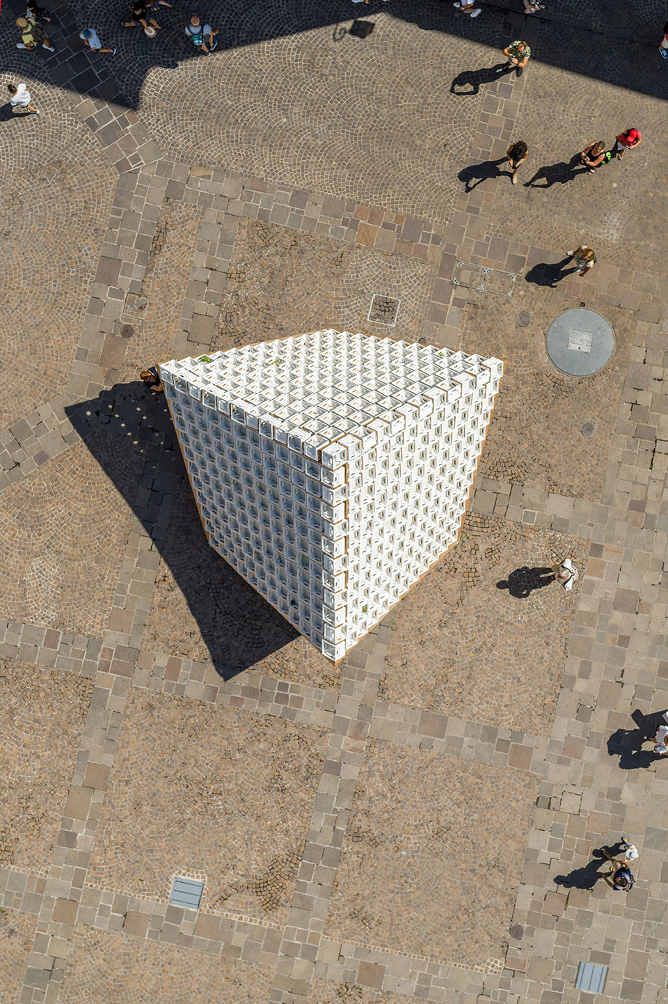 Living Pavilion装置，安纳西 / Behin Ha-29