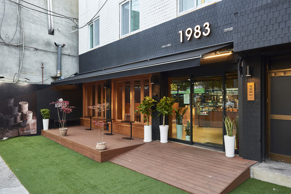 1983 血红救援站 | 高级黑木设计展现独特魅力-3