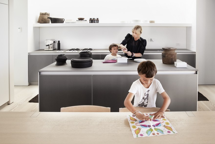 Manhattan Beach House Features Clean and Bright Scandinavian Expression-24