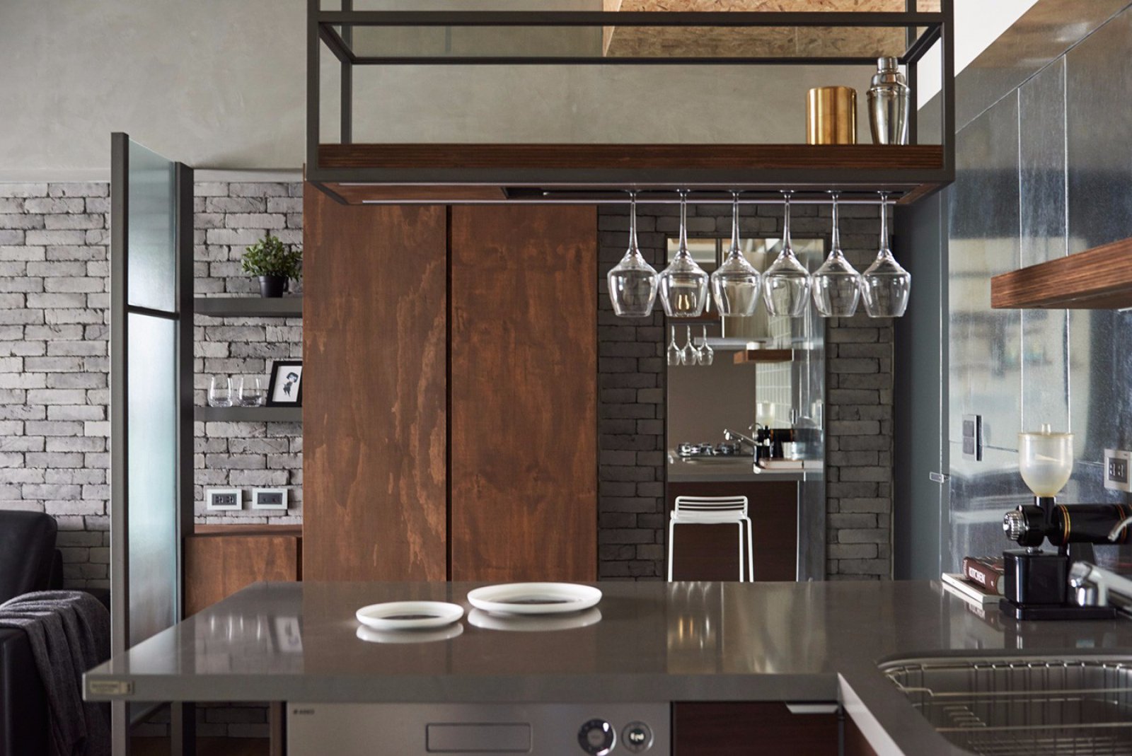 现代工业感公寓设计-14