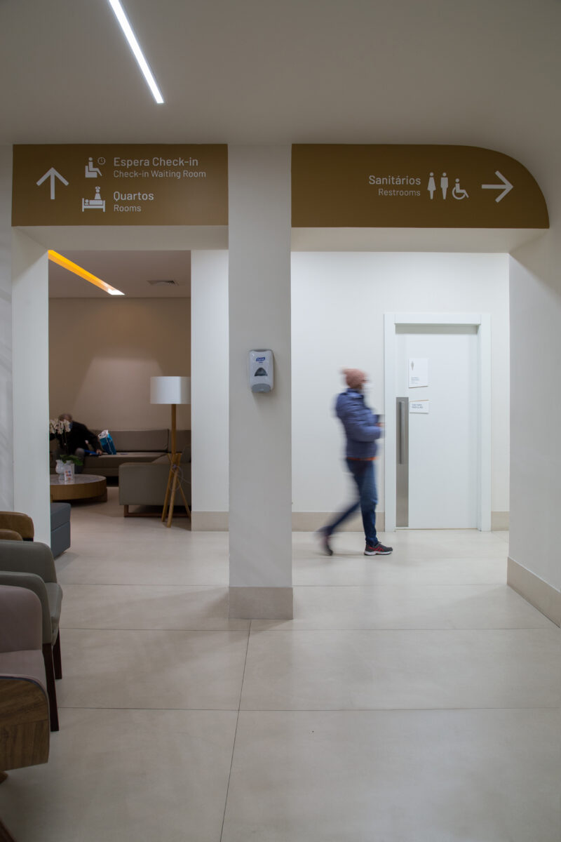 Hospital Moinhos de Vento - /STUDIOMDA - Wayfinding Design-2