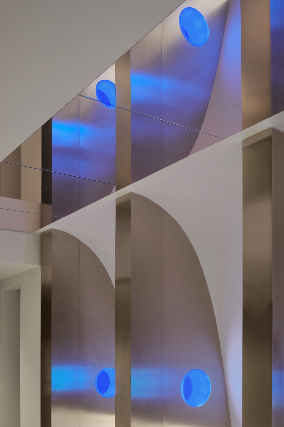 镜面延伸视觉的室内外结合展厅设计丨中国临沂丨尔我空间设计研究室-17