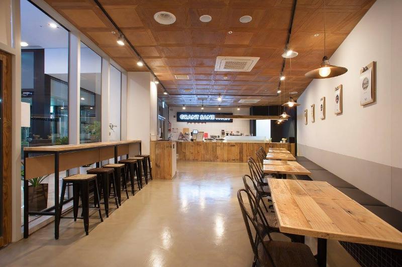 14 坪韩式咖啡厅室内设计案例-3