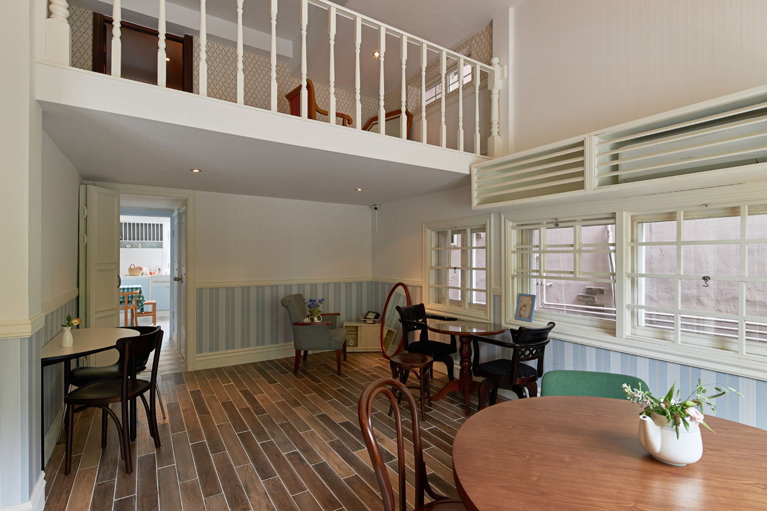 欧洲家庭住宅 | 水源咖啡厅的温馨设计-11