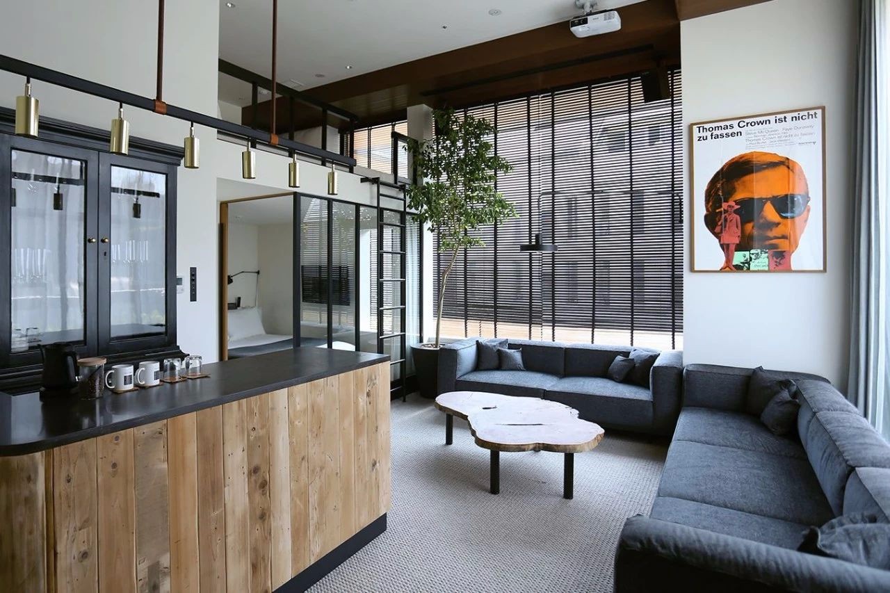 这个LOFT酒店装潢简单 / 住一晚却要6000块-52