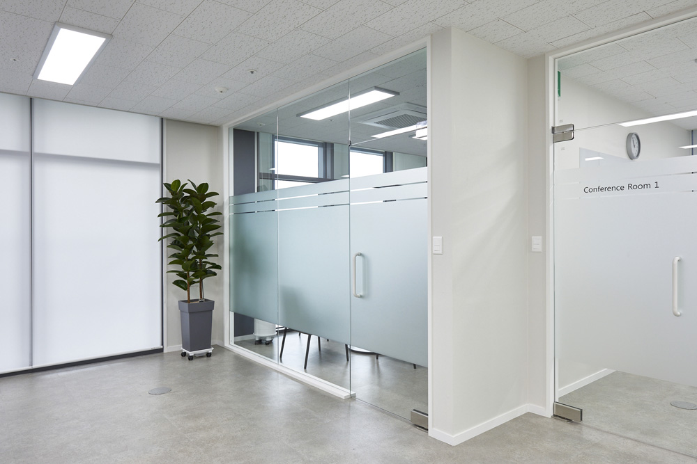 130 平知识产业中心极简白诠释空间美学-6