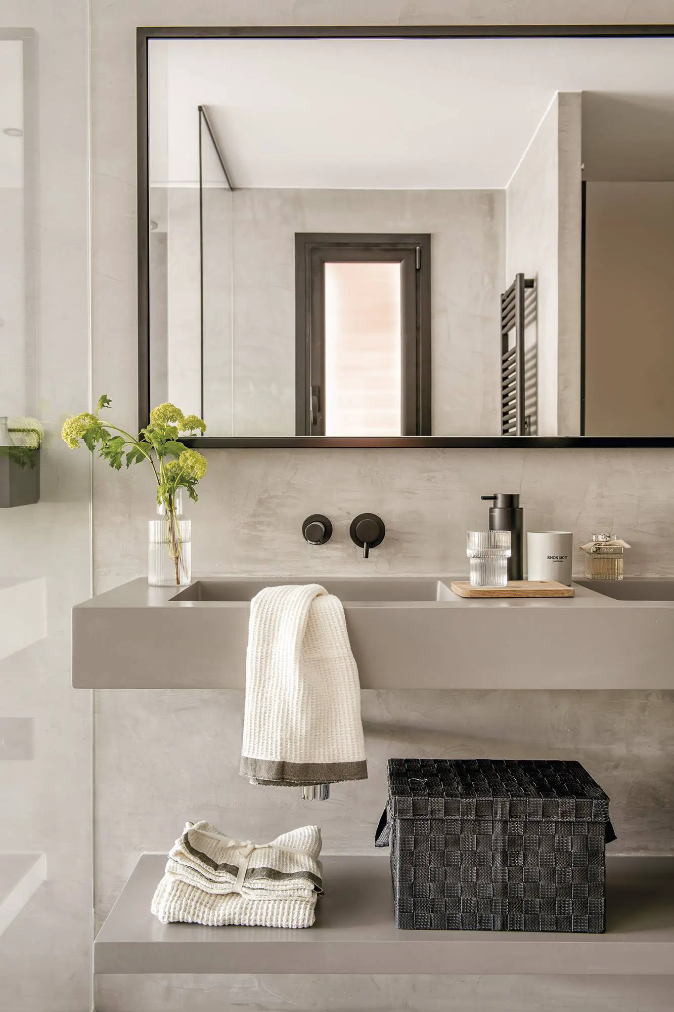 巴塞罗那一位建筑师翻新的一个开放式且现代化的公寓-9