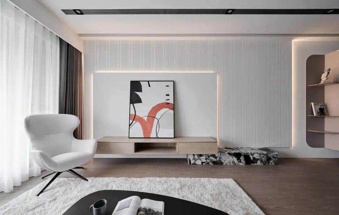 奶油色与白的优雅碰撞，岳蒙最新作品诠释空间魅力-0