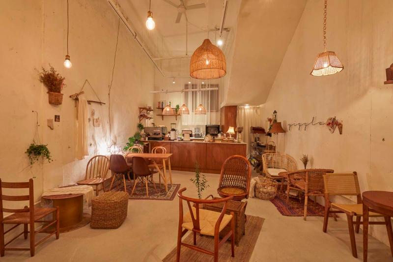 25 平米温馨咖啡馆，打造小空间大设计的典范-3