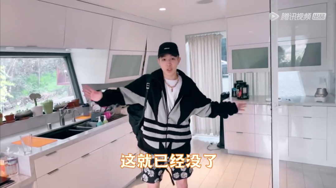 美剧《摩登家庭》里没人要的豪宅，竟然是这位世界级知名建筑师的家！儿子还是当红小鲜肉！-30