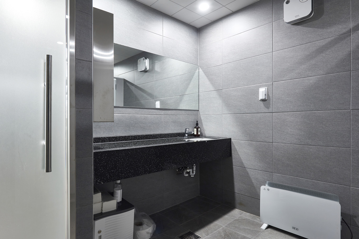 首尔 88 平米现代购物公司办公室室内设计-24