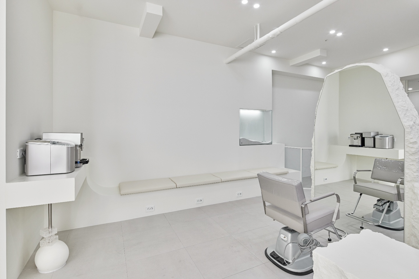 白色调高级美容沙龙，打造舒适私密空间-15