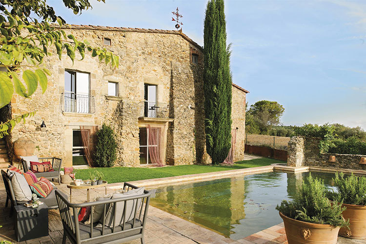 西班牙百年古宅新生,暗室变明亮空间-3