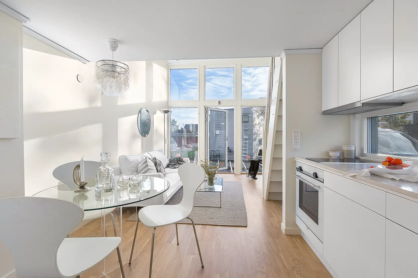 瑞典 25m²全白迷你屋，极致简约之美-3