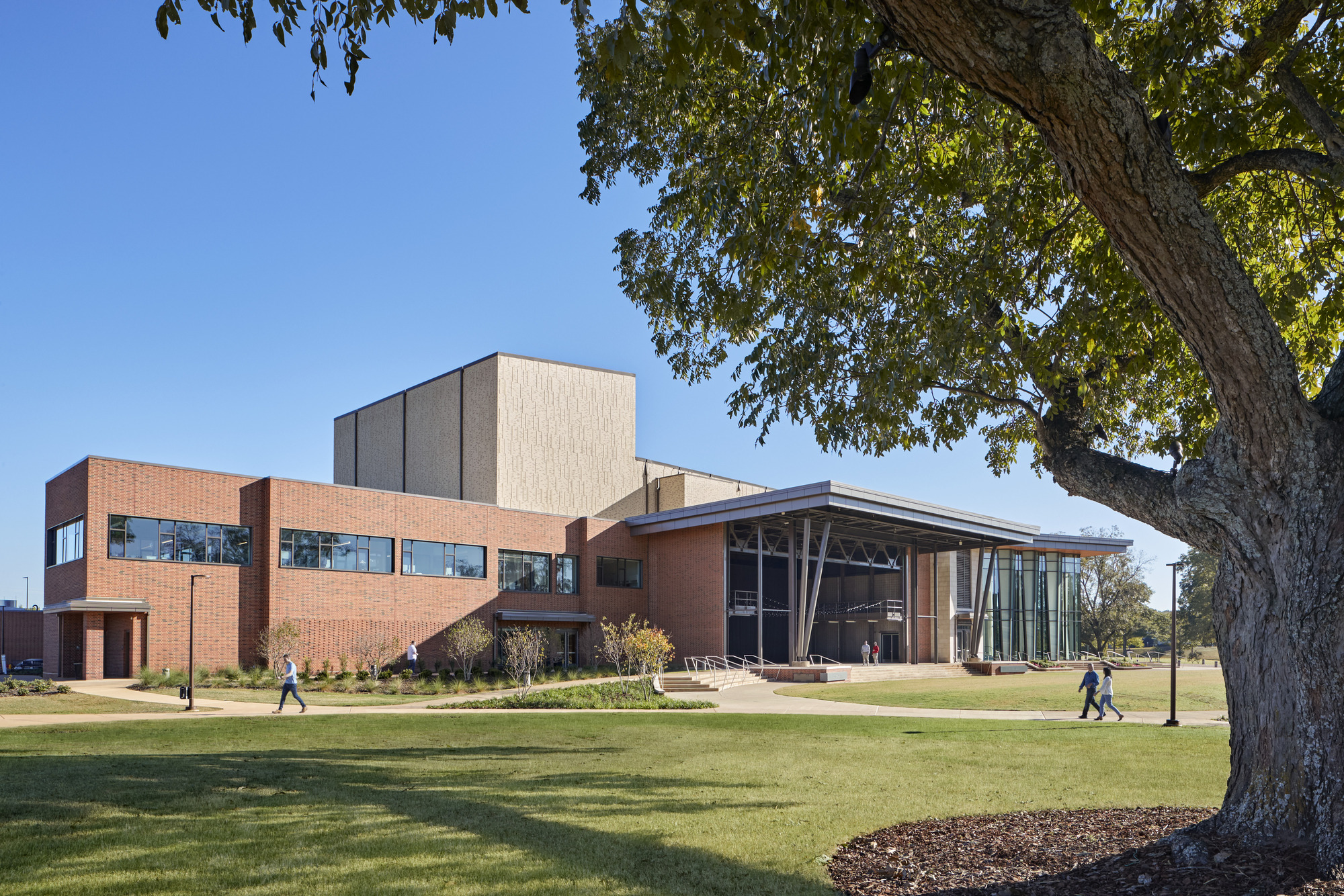 Jay and Susie Gogue Performing Arts Center / Wilson Butler Architects-27
