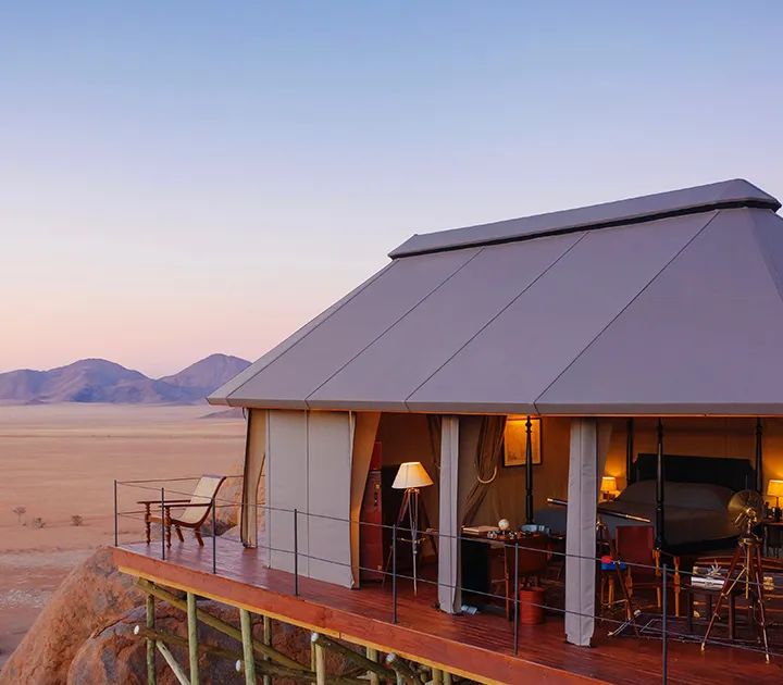 沙漠巨石上的野奢帐篷酒店-13