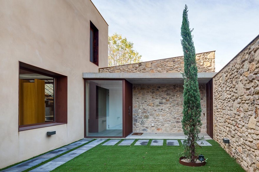 New Catalan House Inspired by the Old Farm Buildings-24