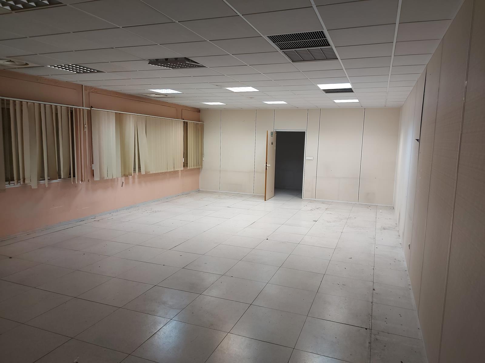 马赛某电信公司办公室服务接待区装修项目丨法国马赛-9